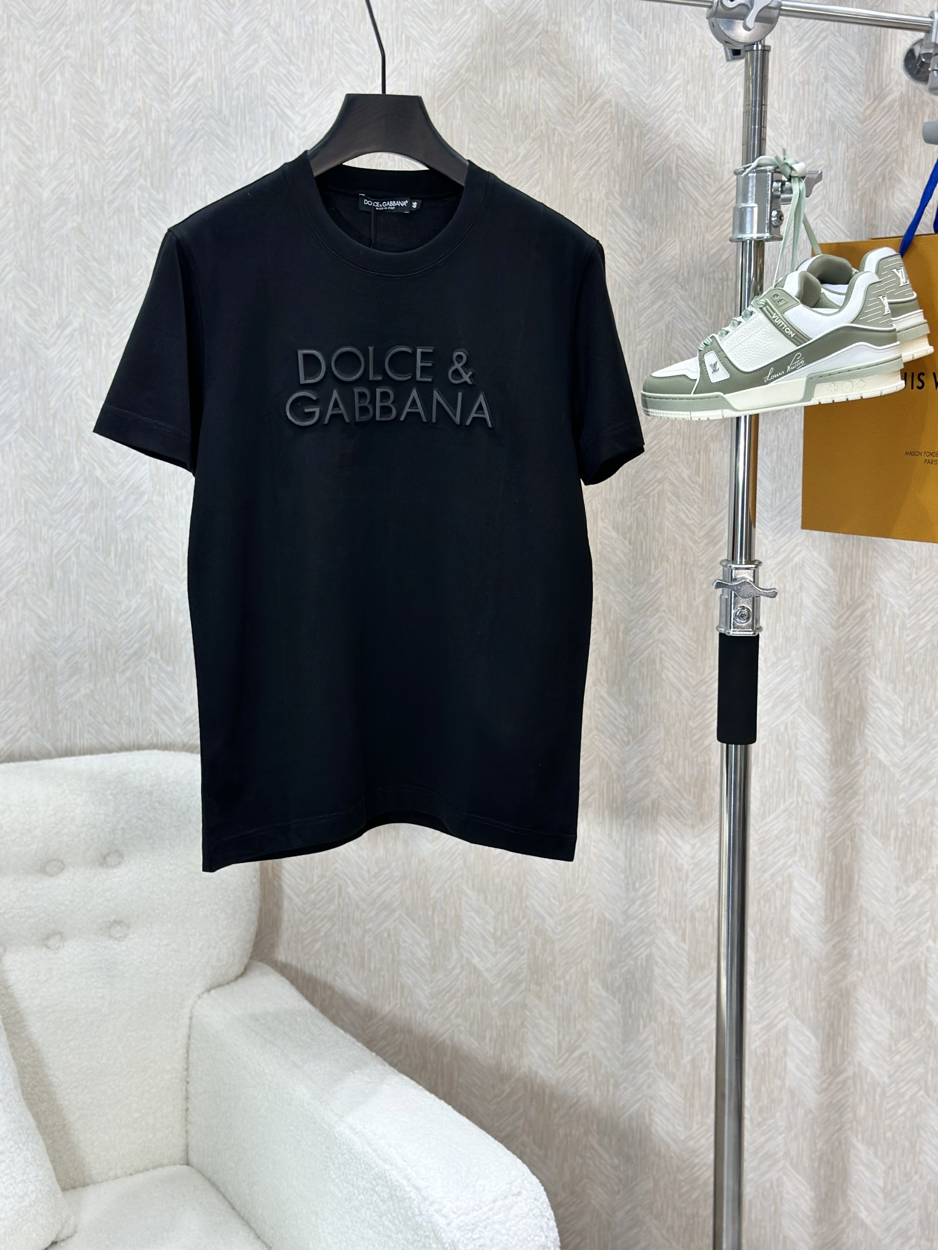 Áo phông T-shirt Dolce Gabbana DG Đen logo chữ nổi ngực Like Auth on web VTN